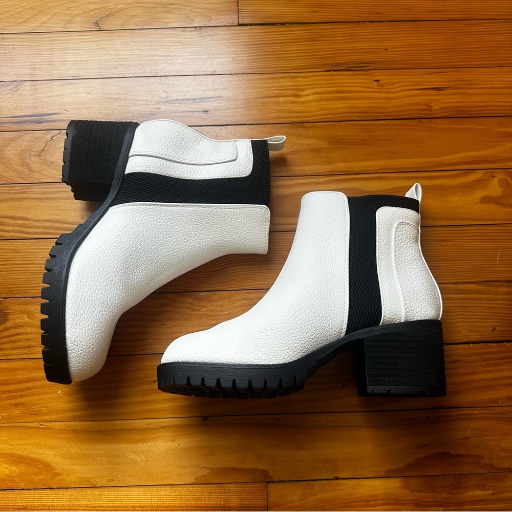 MIA White Leather Booties - Size 7.5